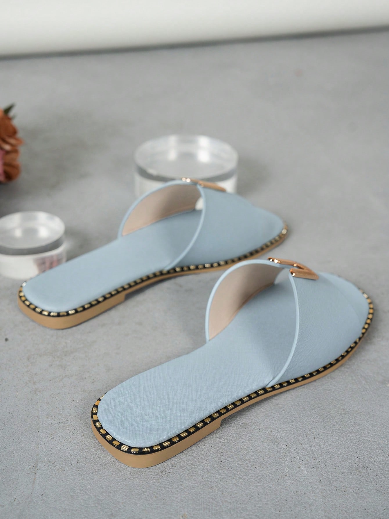 Black Flat Sandals: Soft And C - Home Decor Design reseña y precio