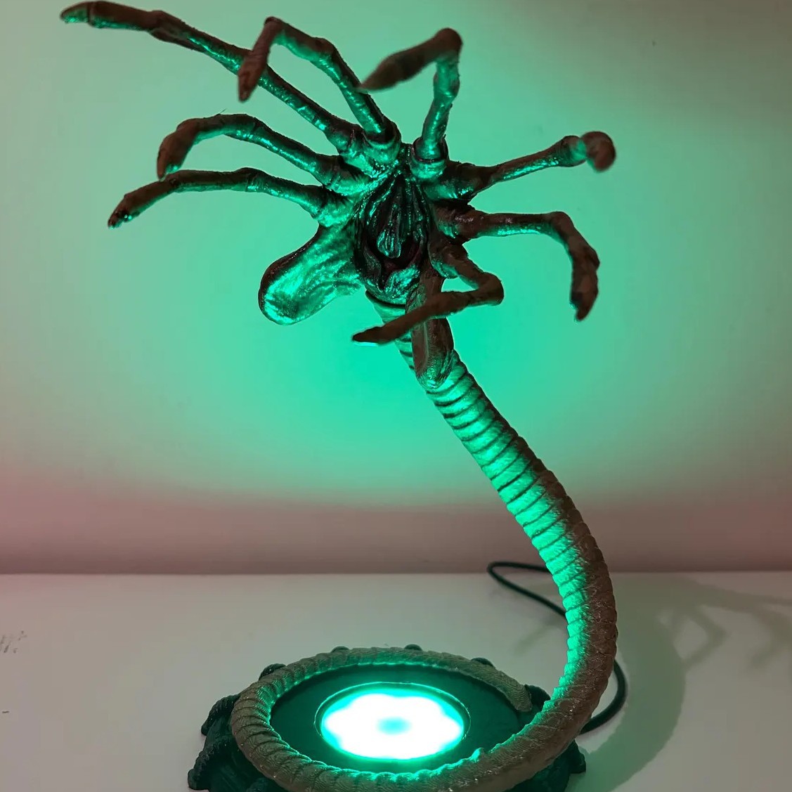 Alien Facehugger Lamp Nightlig - Home Decor Inspo reseña y precio