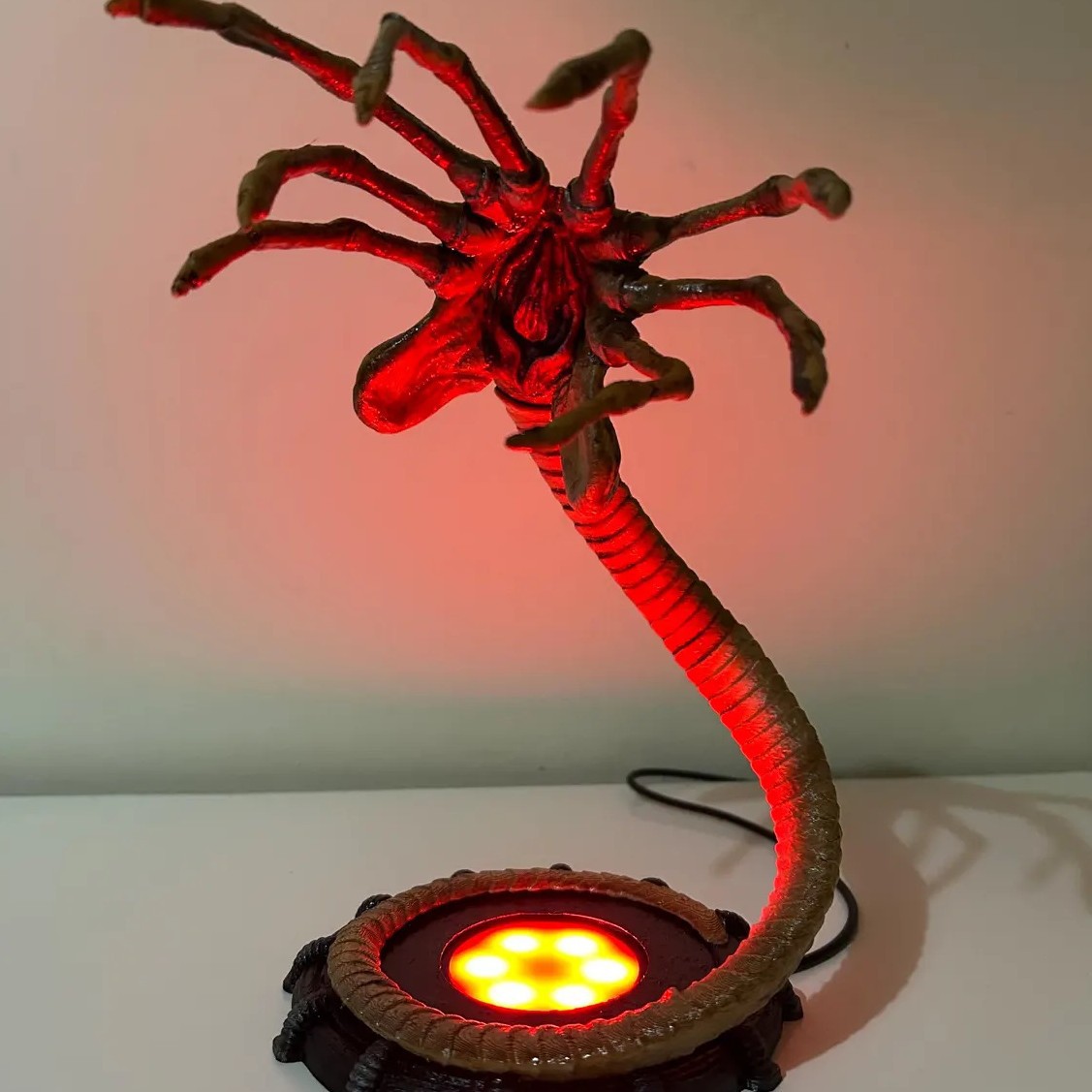 Alien Facehugger Lamp Nightlig - Home Decor Inspo reseña y precio